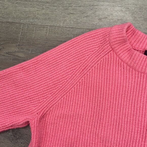 Small EUC Tahari Pink Cable Ribbed Crew Neck Sweater - Picture 4 of 5